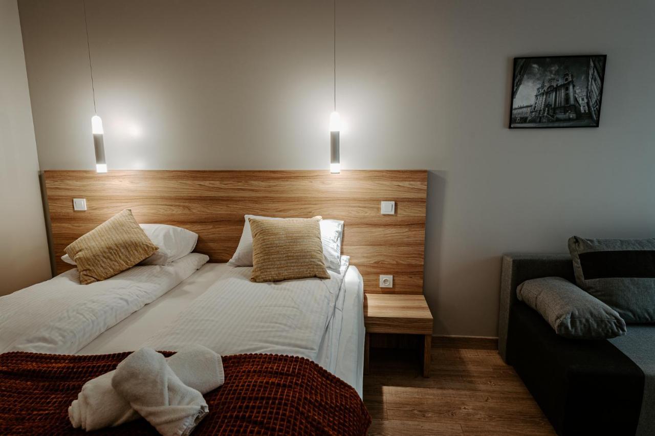I Inforespark Apartment *